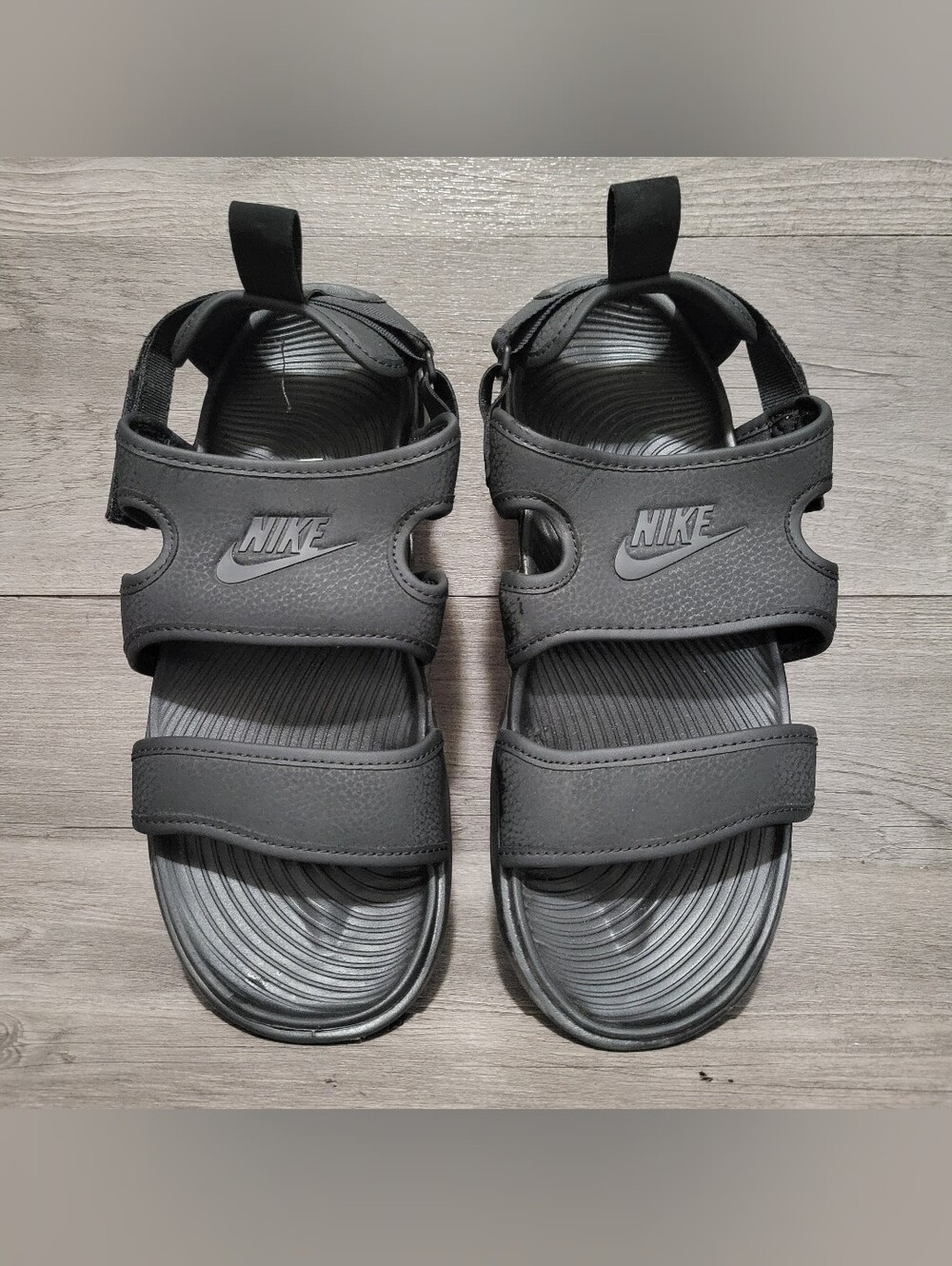 Nike Women's size 10 Owaysis Sandals triple black Ck9283-001